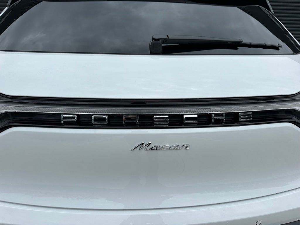 Thumbnail: 2026 Porsche Macan - 14