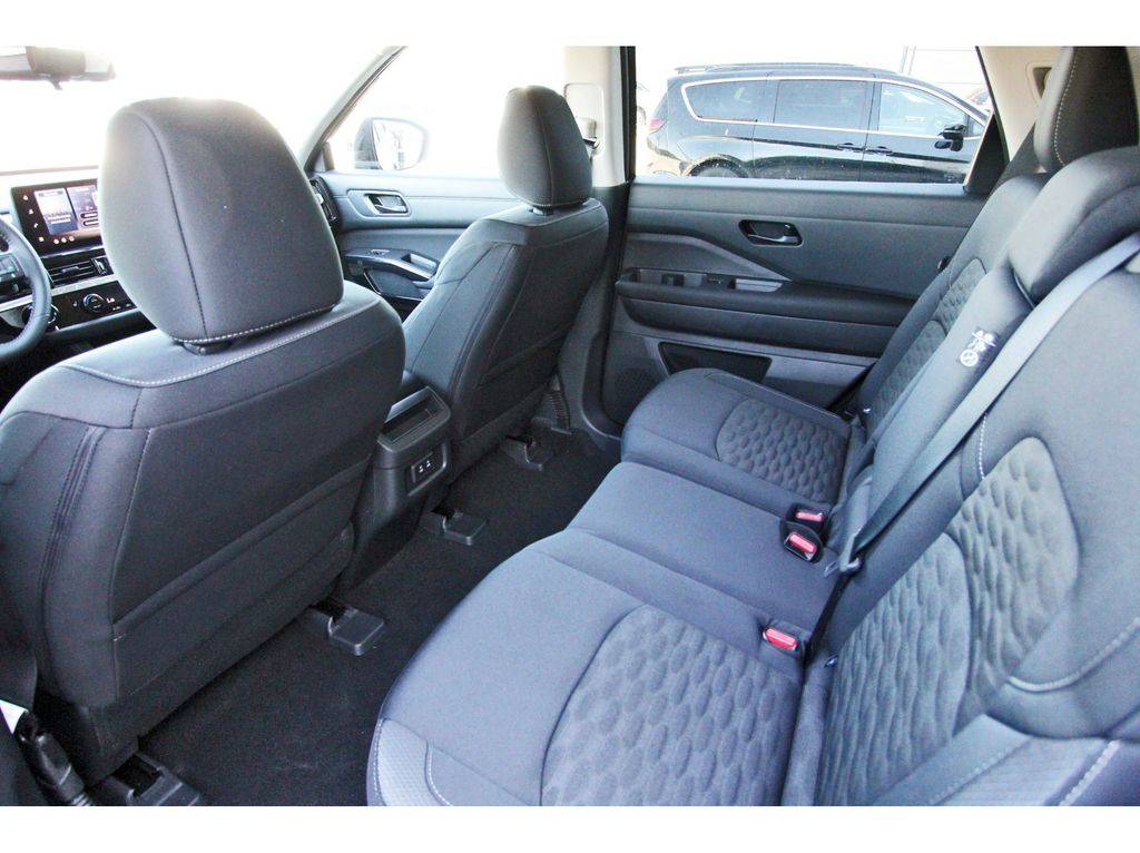 2026 Nissan Pathfinder SV - 10