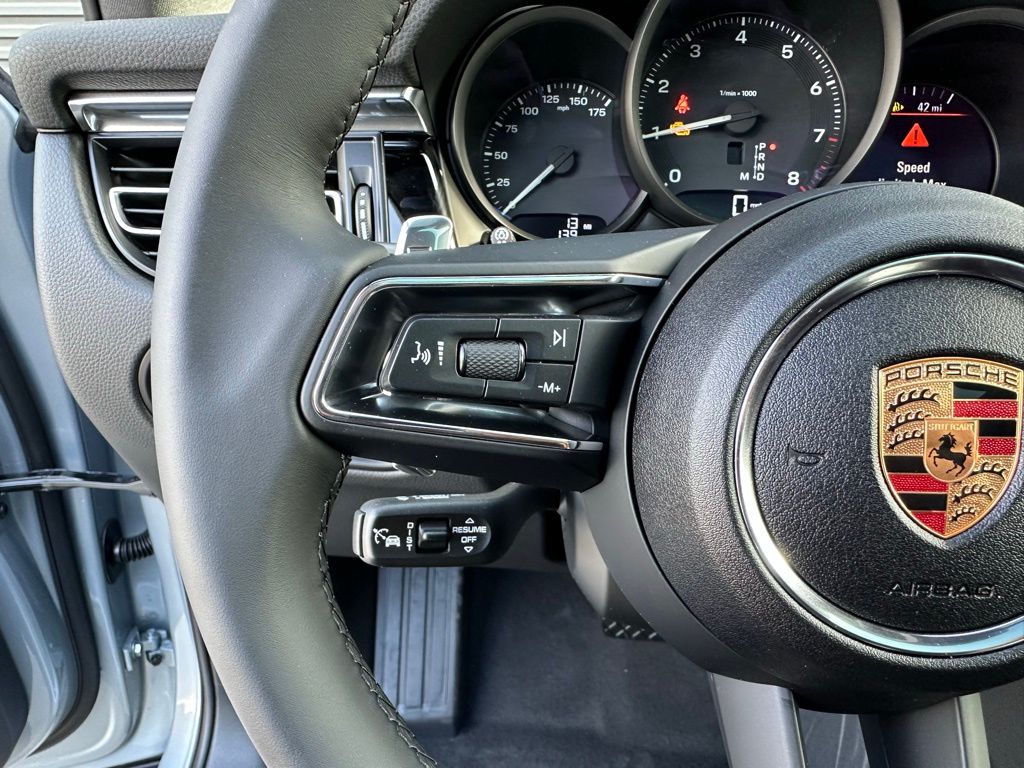 Thumbnail: 2025 Porsche Macan - 20