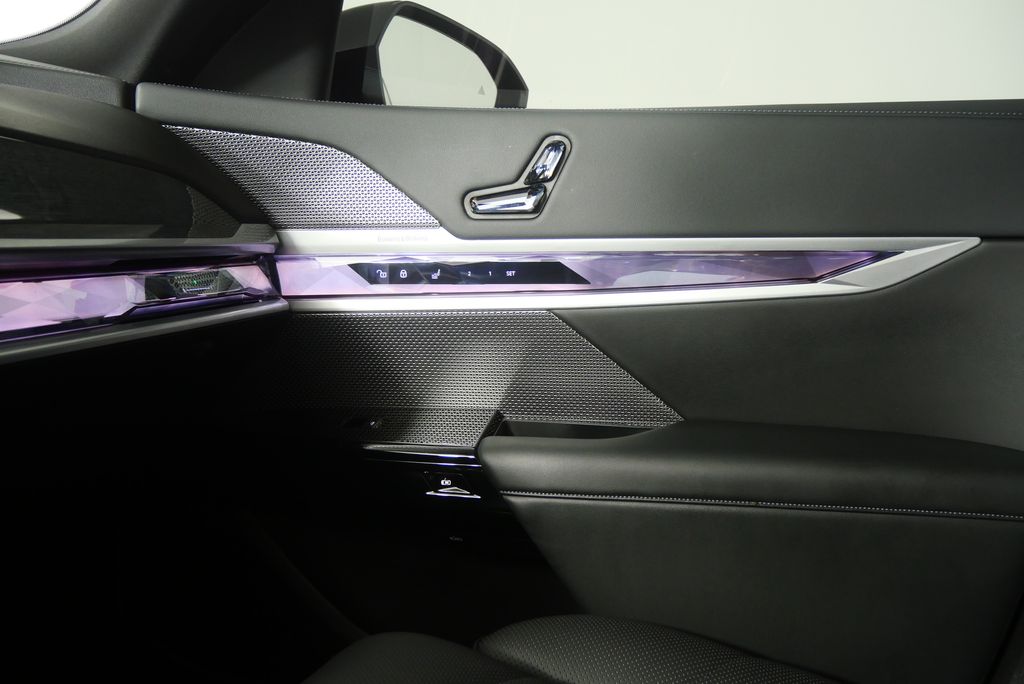 Thumbnail: 2023 BMW 7 Series - 28