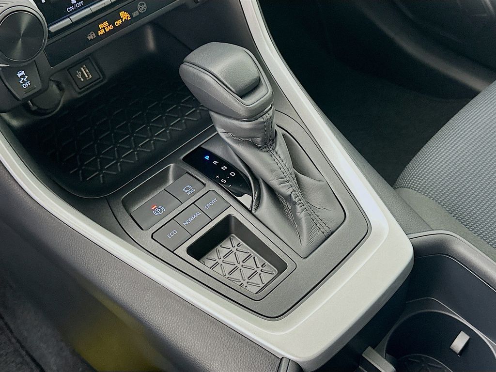 Thumbnail: 2025 Toyota RAV4 - 16