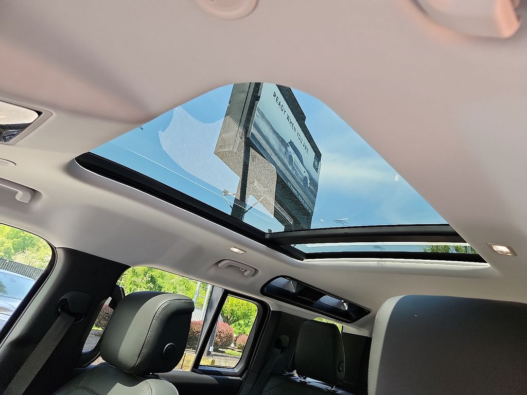 Thumbnail: 2025 Land Rover Defender - 8