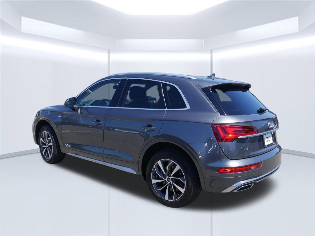 Thumbnail: 2023 Audi Q5 - 3