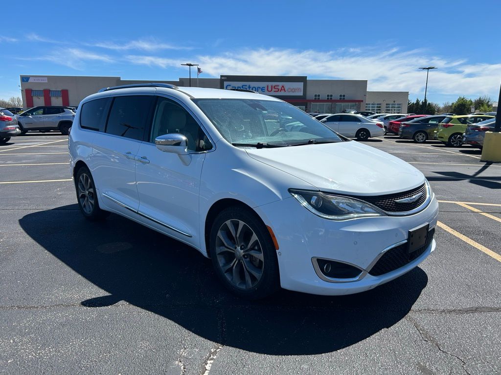 Bright White Clearcoat 2019 Chrysler Pacifica Limited FWD Minivan Front-Wheel Drive 9-Speed Automatic