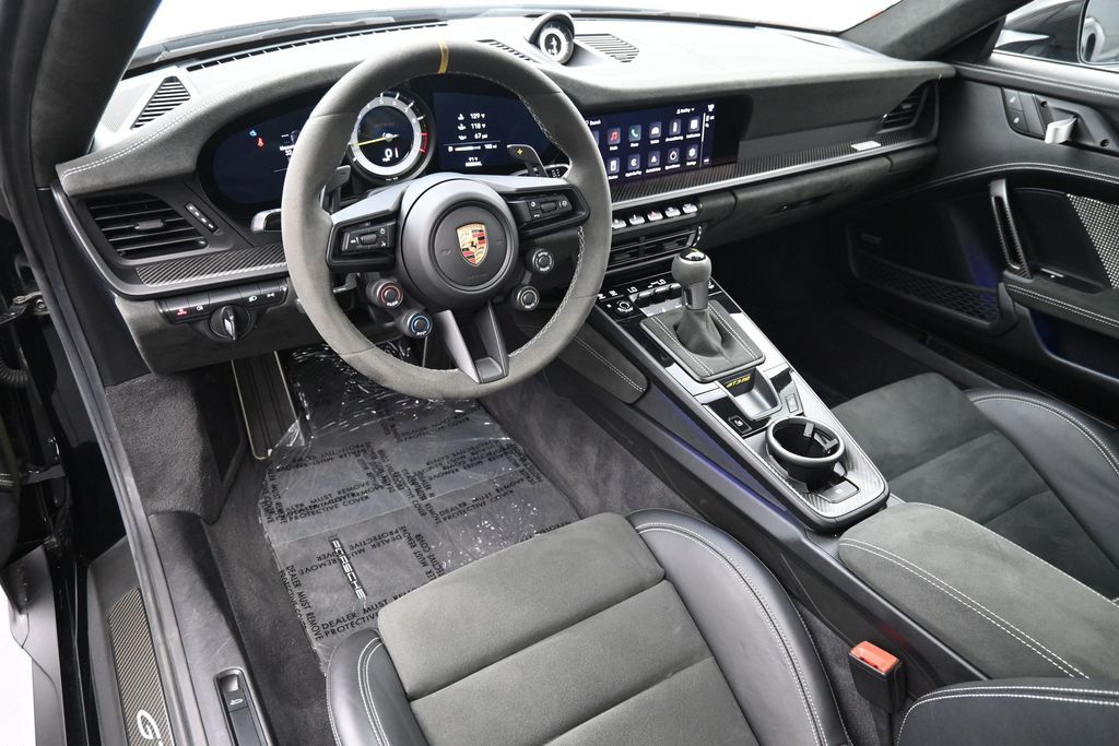 Used 2024  Porsche  image 4