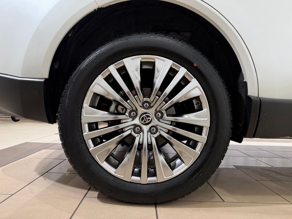 Thumbnail: 2023 Toyota Venza - 9
