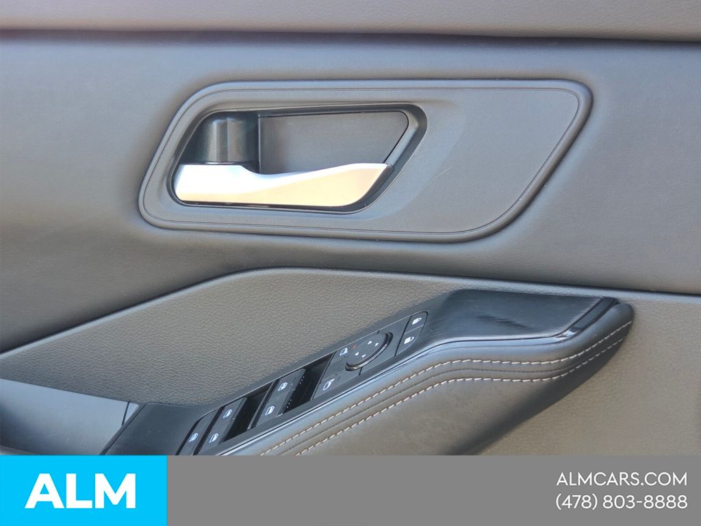 Used 2025 Gray Nissan SV image 29