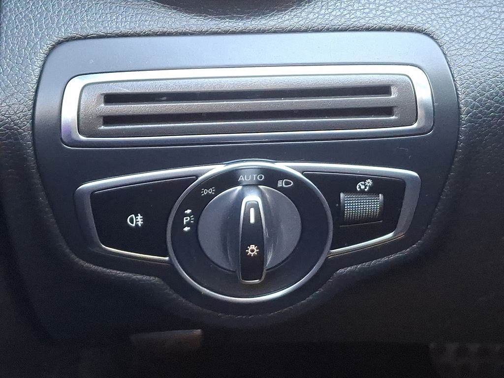 Thumbnail: 2020 Mercedes-Benz C-Class - 23