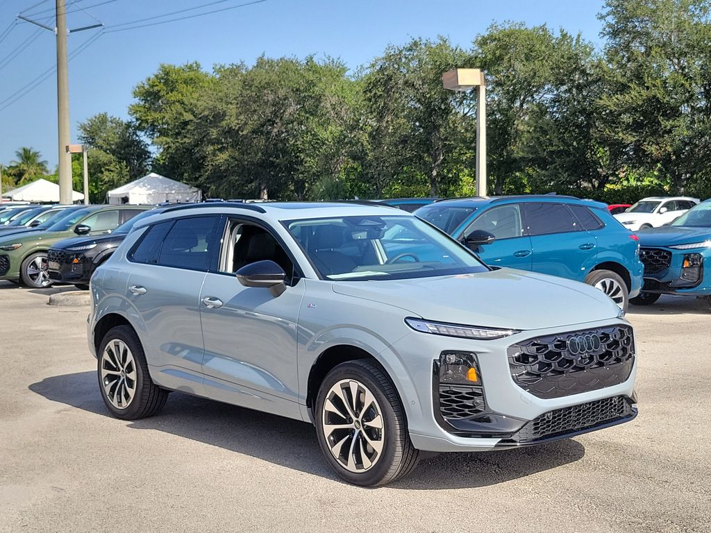 Arrow Gray Pearl Effect 2026 Audi Q3 SUV / Crossover All-Wheel Drive 7-Speed Automatic