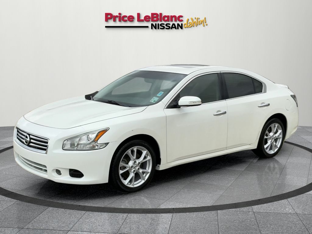 2013 Nissan Maxima 3.5 SV White at Ultimate Motorsports