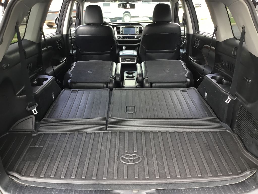 Thumbnail: 2015 Toyota Highlander - 17