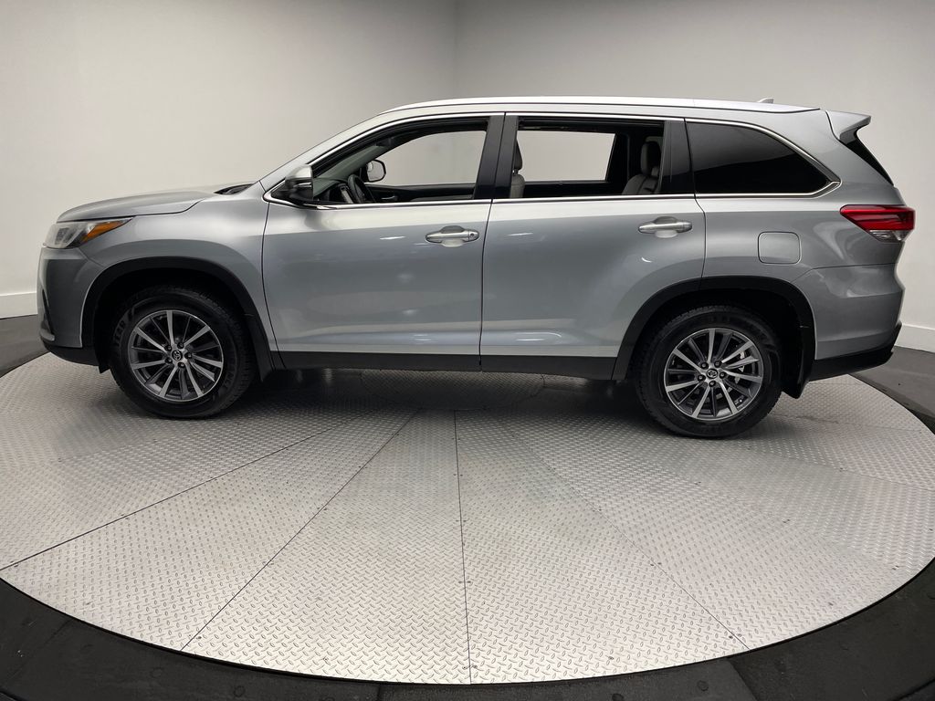 Thumbnail: 2019 Toyota Highlander - 8