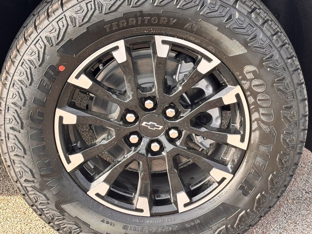 View vehicle photo 4