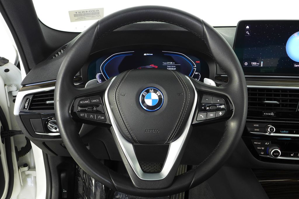 Thumbnail: 2022 BMW 5 Series - 26