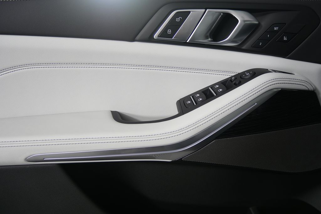 Thumbnail: 2026 BMW X5 - 9