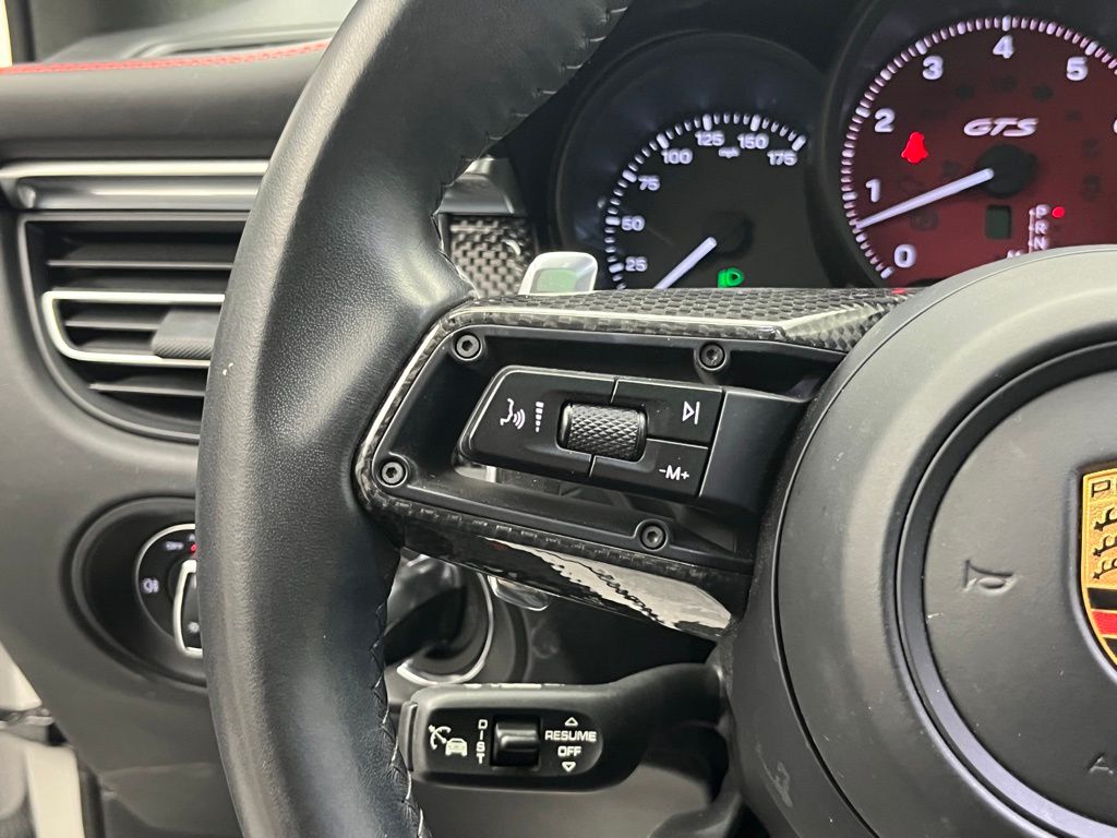 Thumbnail: 2023 Porsche Macan - 13