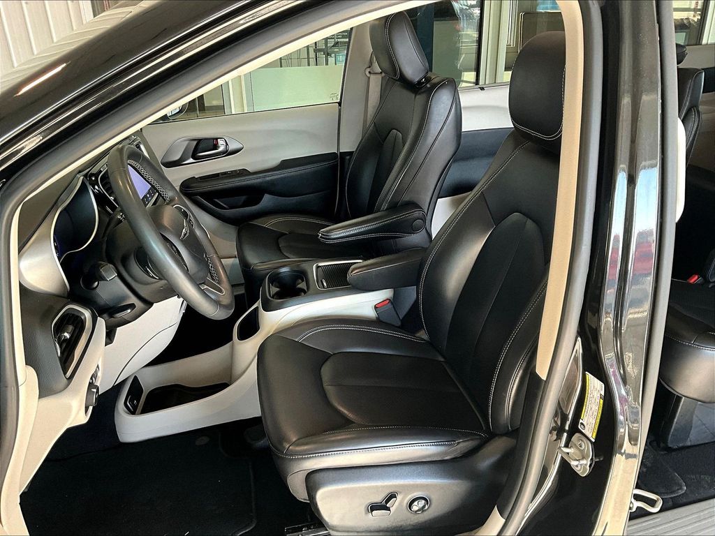 2023 Chrysler Pacifica — photo 10