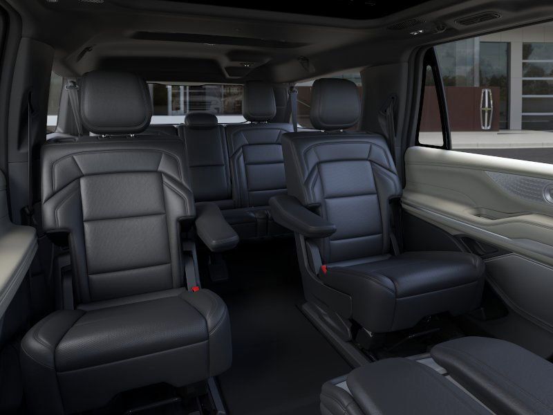 Thumbnail: 2025 Lincoln Navigator - 11