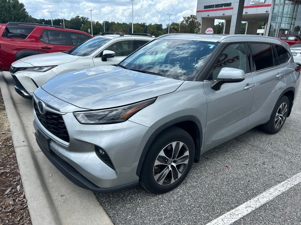 2022 Toyota Highlander Hybrid XLE AWD