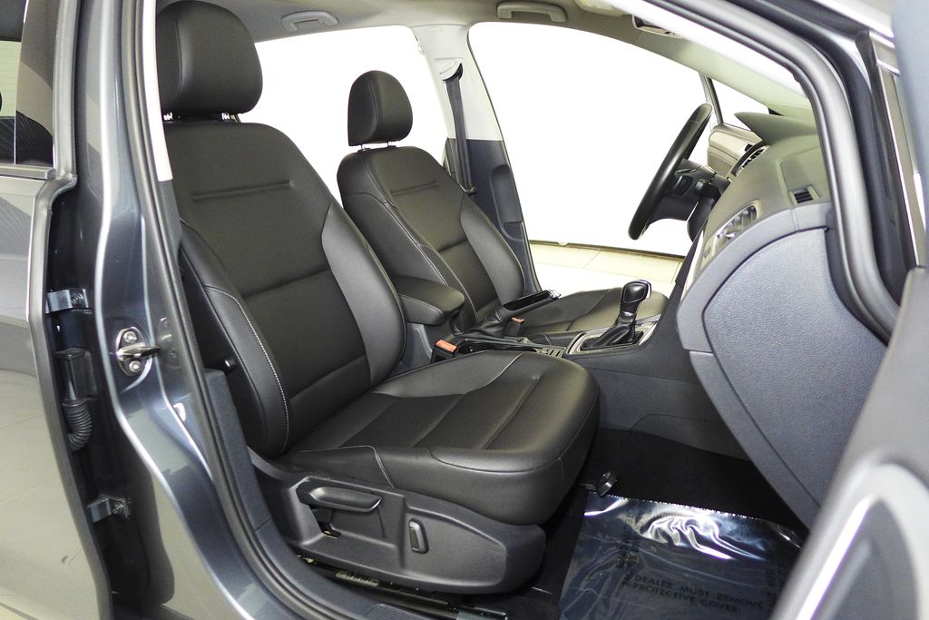 Thumbnail: 2017 Volkswagen Golf - 19