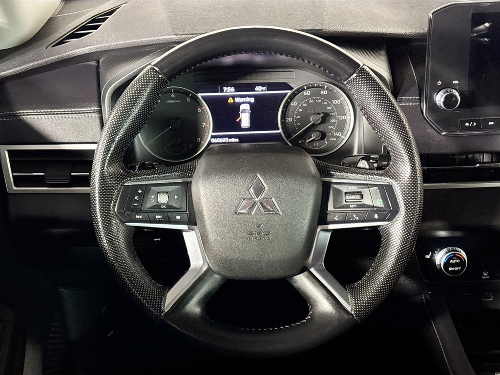 2023 Mitsubishi Outlander SE