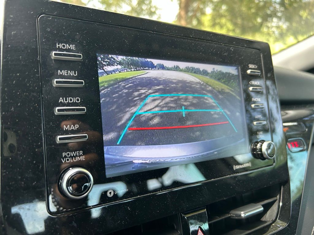2021 Toyota Camry SE 18