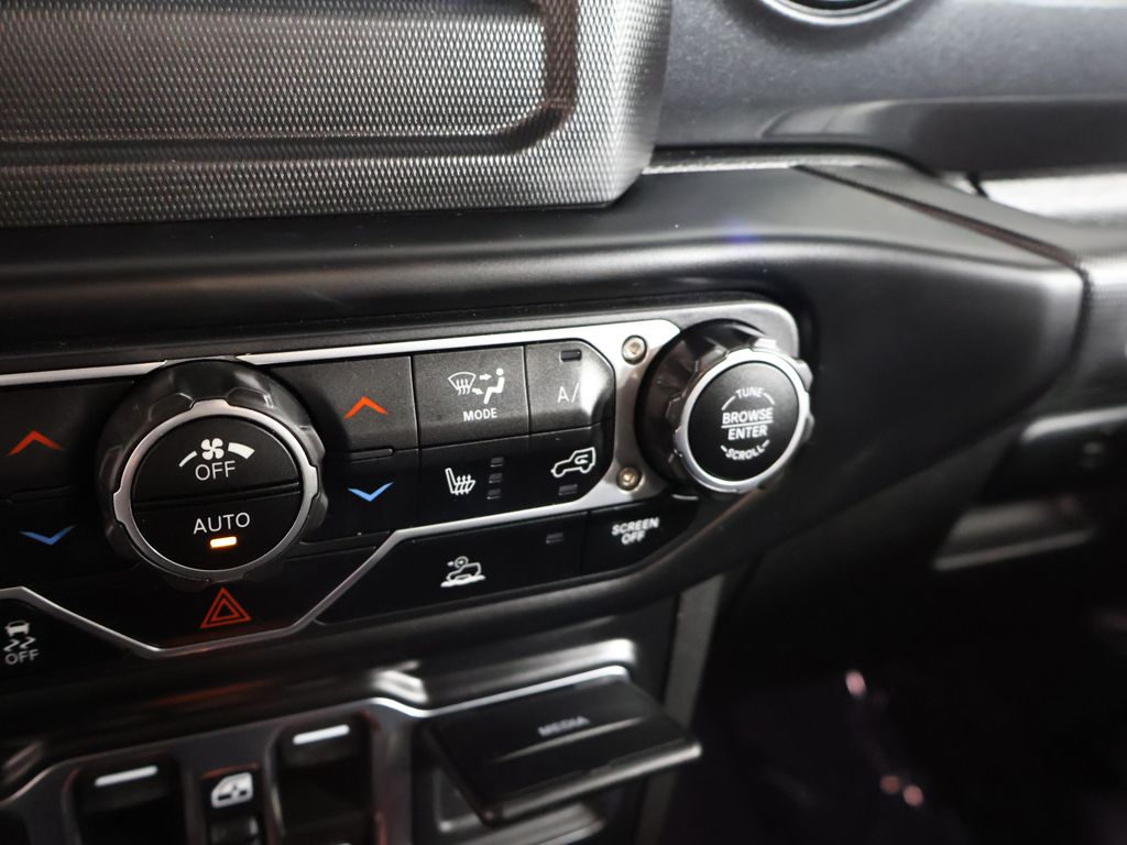 Used 2023 Gray Jeep Altitude image 46