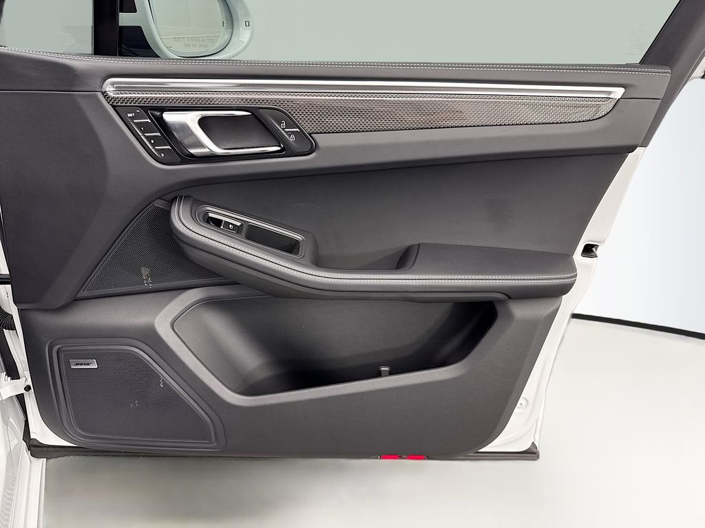 Thumbnail: 2024 Porsche Macan - 26