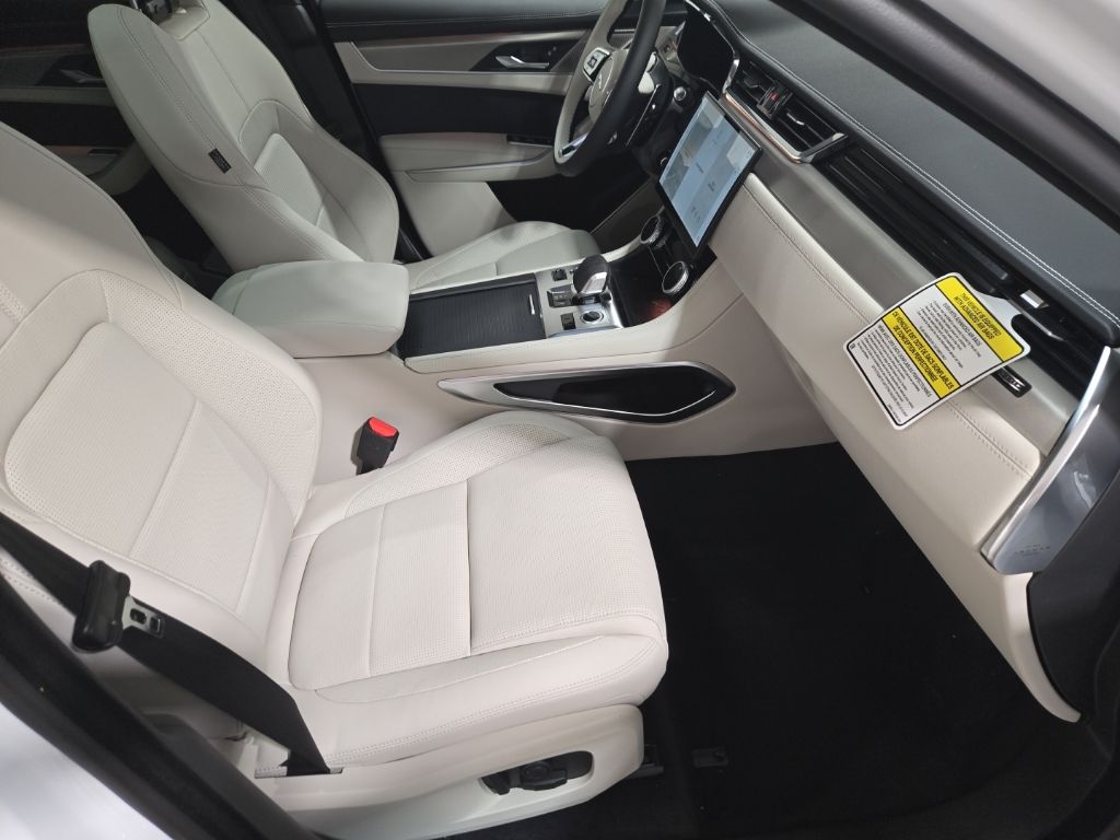 New 2026 White Jaguar P250 R-Dynamic S image 25