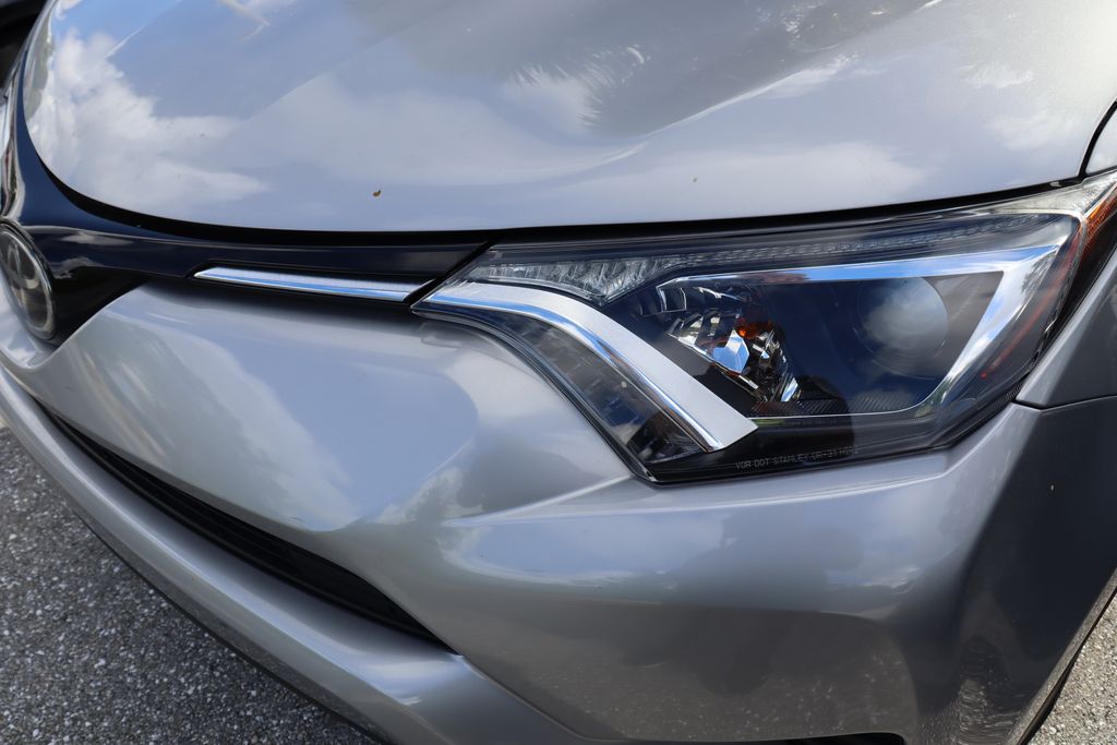 Thumbnail: 2017 Toyota RAV4 - 3
