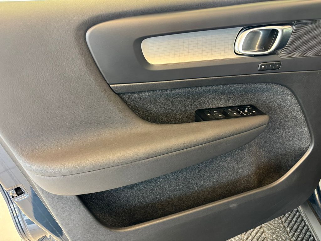 2022 Volvo XC40 Momentum