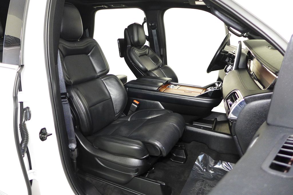 Thumbnail: 2019 Lincoln Navigator - 19