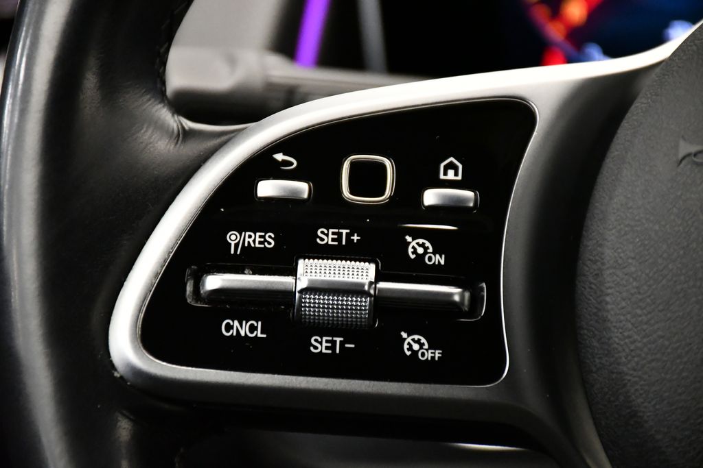 Thumbnail: 2021 Mercedes-Benz GLB - 22