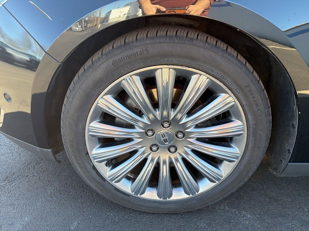 Thumbnail: 2015 Lincoln MKS - 10