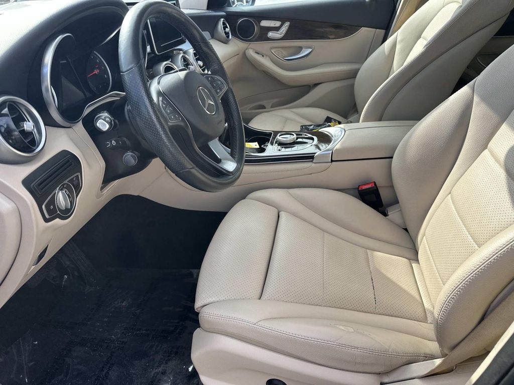 Thumbnail: 2019 Mercedes-Benz GLC - 28