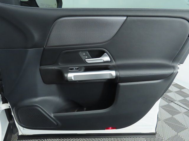 Thumbnail: 2022 Mercedes-Benz GLB - 25