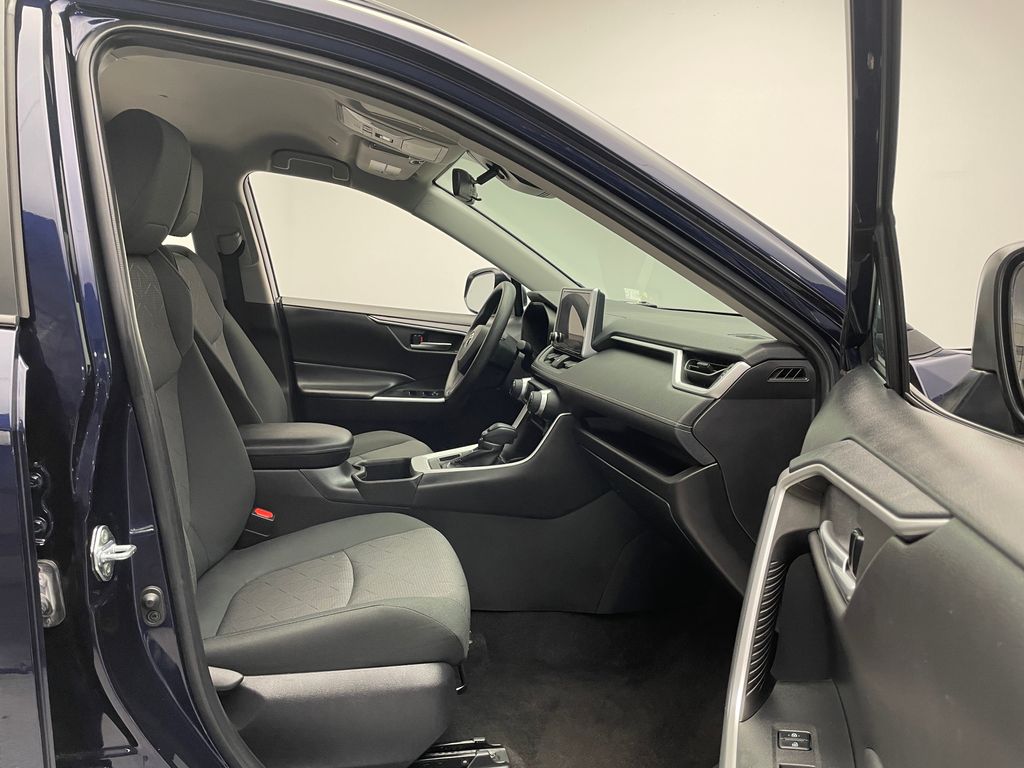 2023 Toyota RAV4 XLE 22