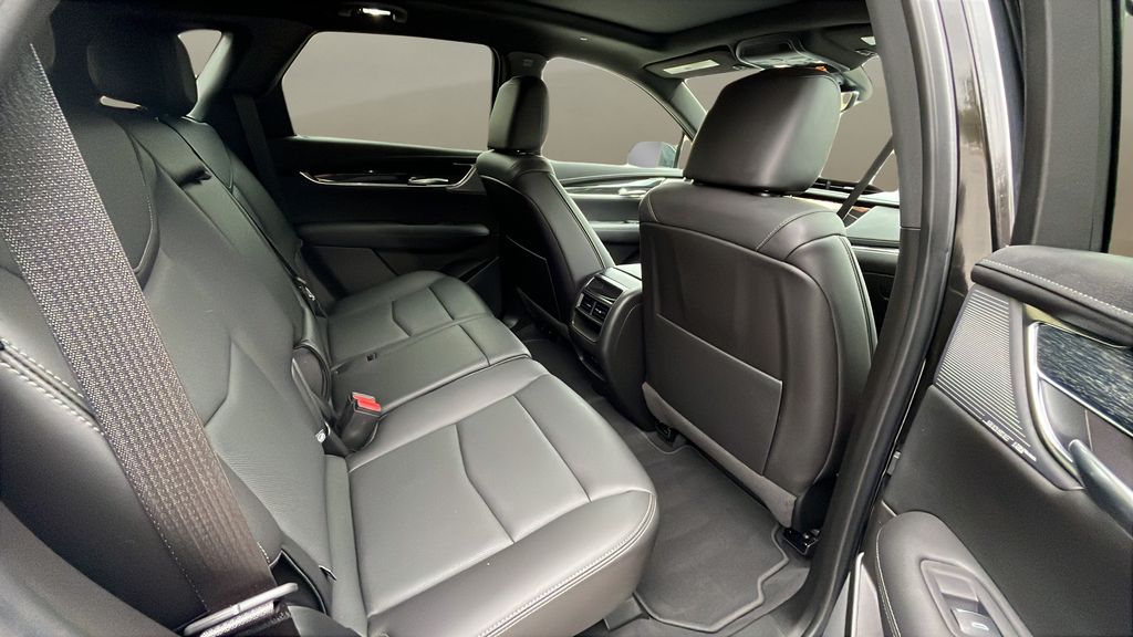 used 2021 Cadillac XT5 car, priced at $28,900