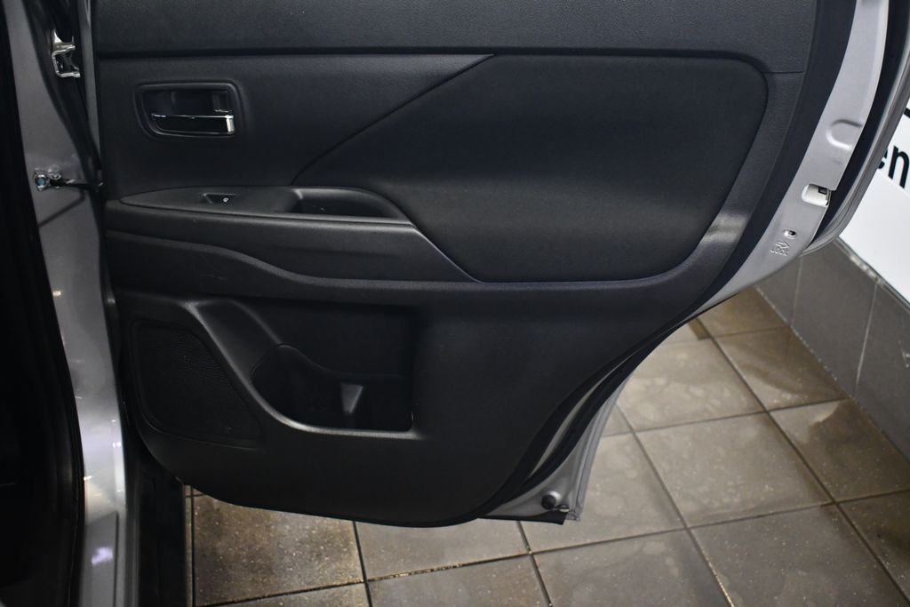 Thumbnail: 2019 Mitsubishi Outlander - 28