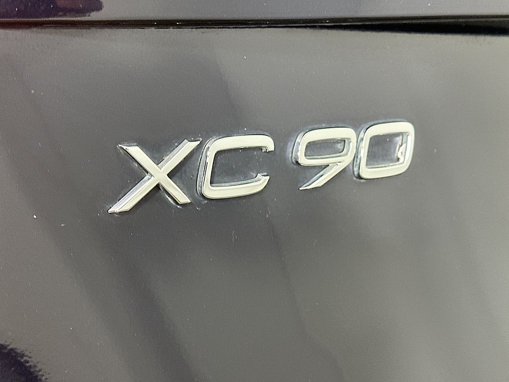 Used 2019 Blue Volvo T6 Momentum image 29