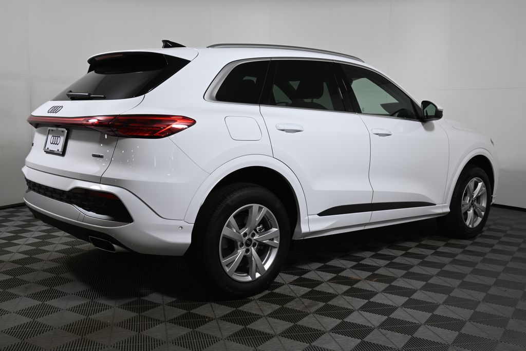 Thumbnail: 2025 Audi Q5 - 7