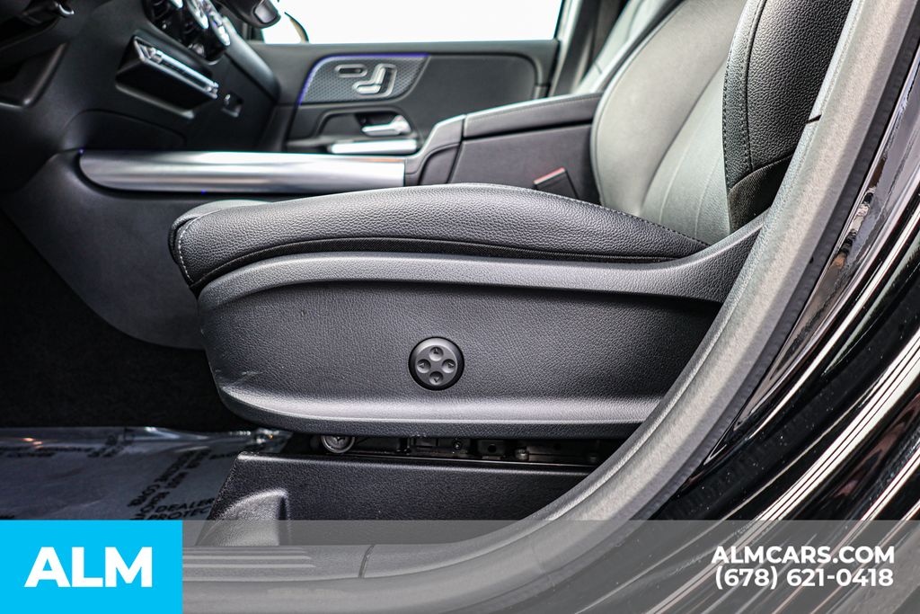 Used 2025 Black Mercedes-Benz GLA 250 image 27