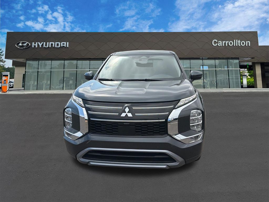Used 2025 Cosmic Blue Metallic Mitsubishi SE image 2