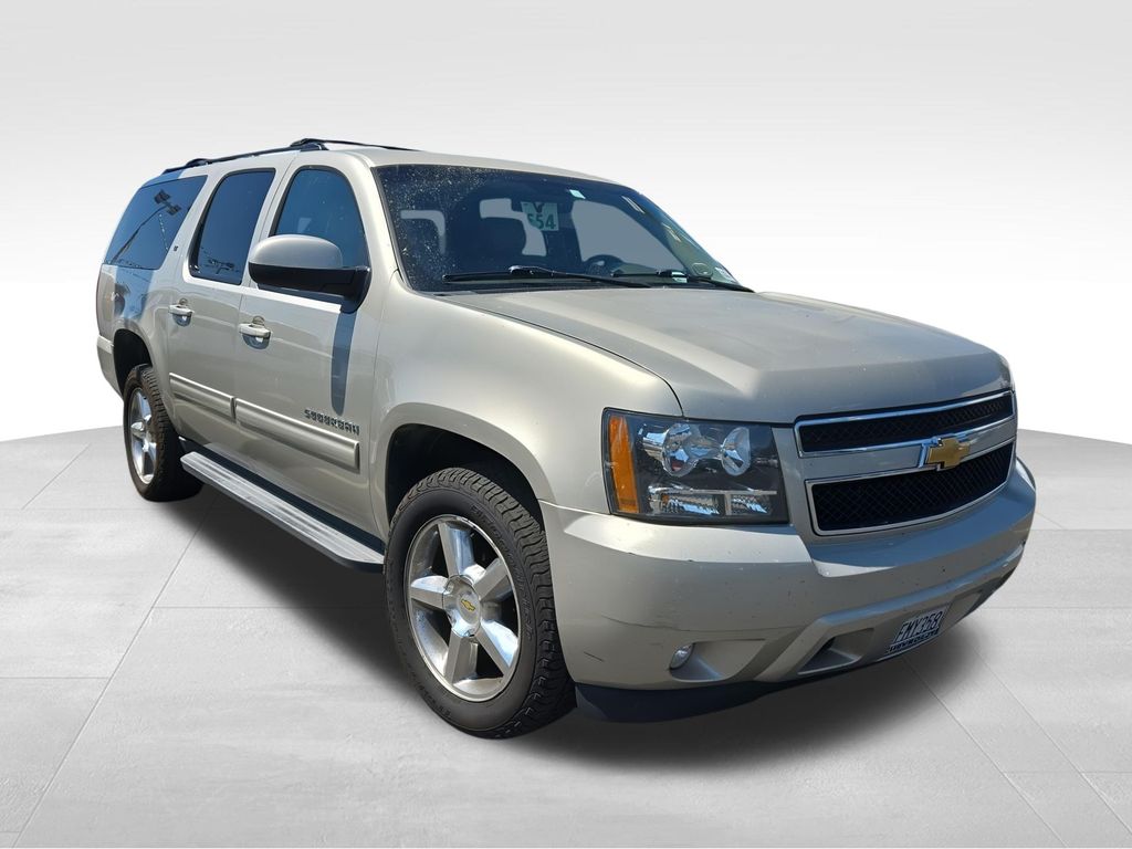 Champagne Silver Metallic 2014 Chevrolet Suburban SUV / Crossover Four-Wheel Drive 6-Speed Automatic Overdrive