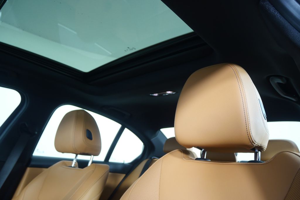 Thumbnail: 2025 BMW 3 Series - 12