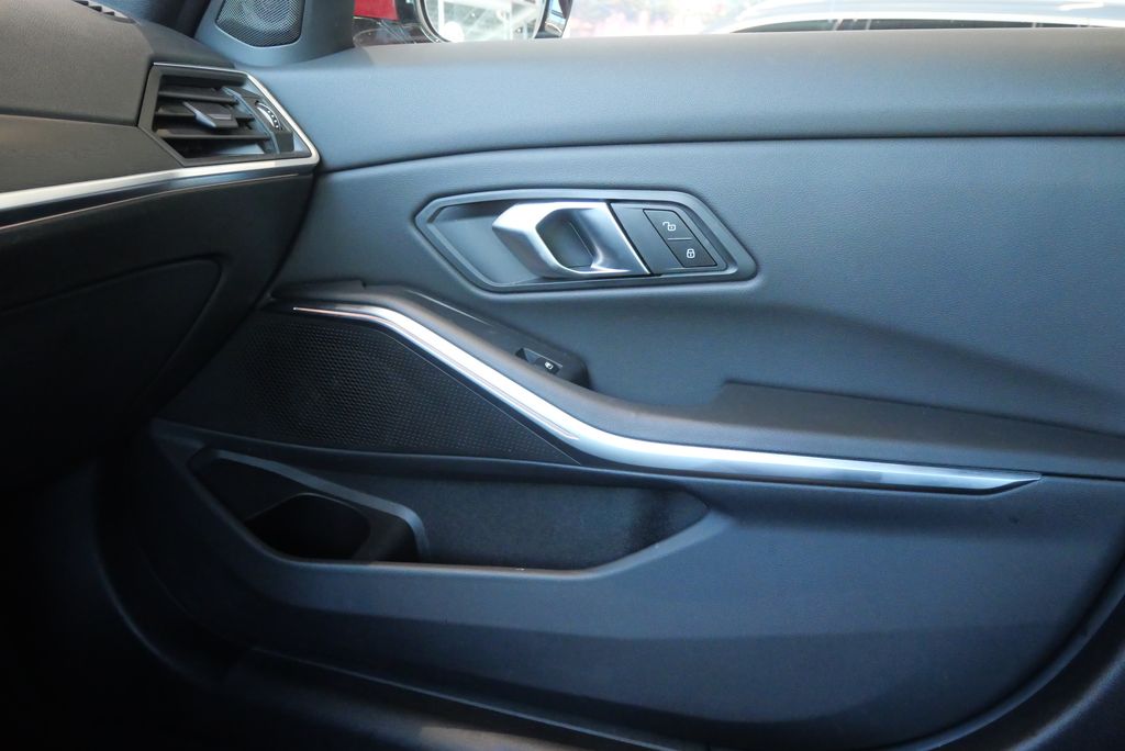 2024 BMW 3 Series 330i 25