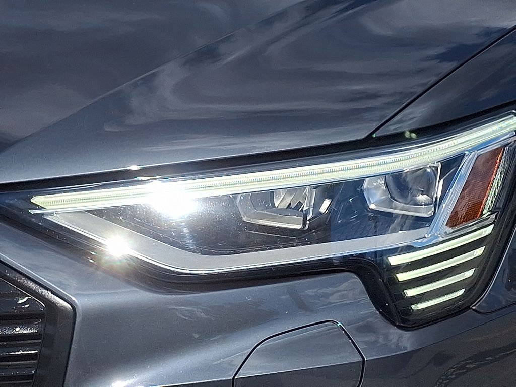 Thumbnail: 2019 Audi e-tron - 12