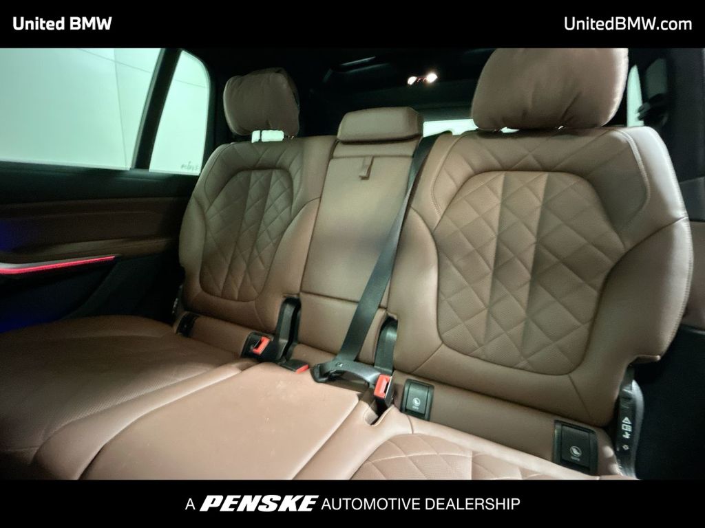 2023 BMW X7 xDrive40i 21