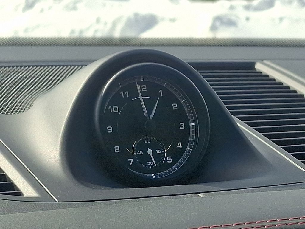 Thumbnail: 2023 Porsche Macan - 27