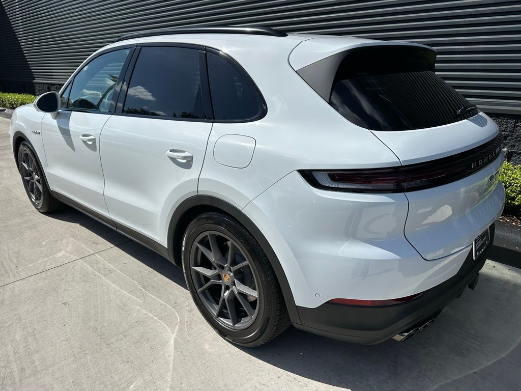 Thumbnail: 2026 Porsche Cayenne - 3